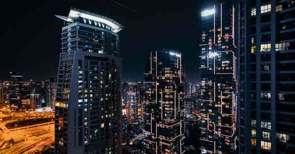 AI绘画被鬼追的人群