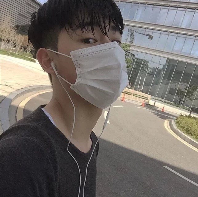 燕菁贝琬